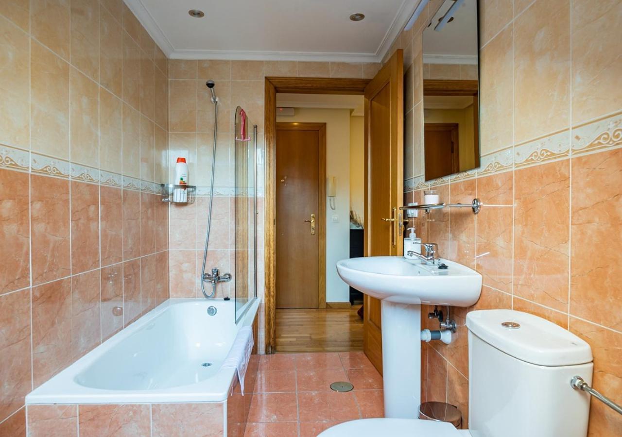 Apartamento Irene Centrico Con Wifi Y Parking Coche Tamano Medio Cangas De Onis Exterior photo